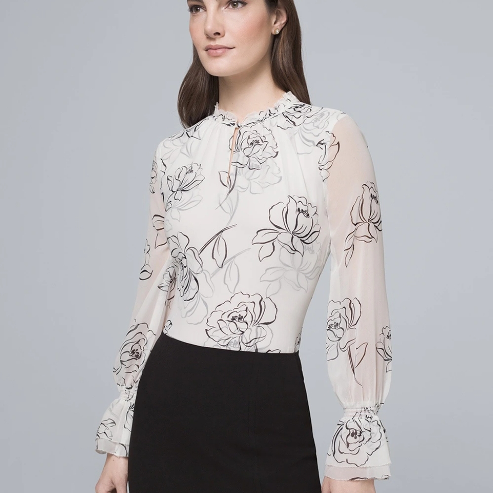 White House Black Market floral blous3